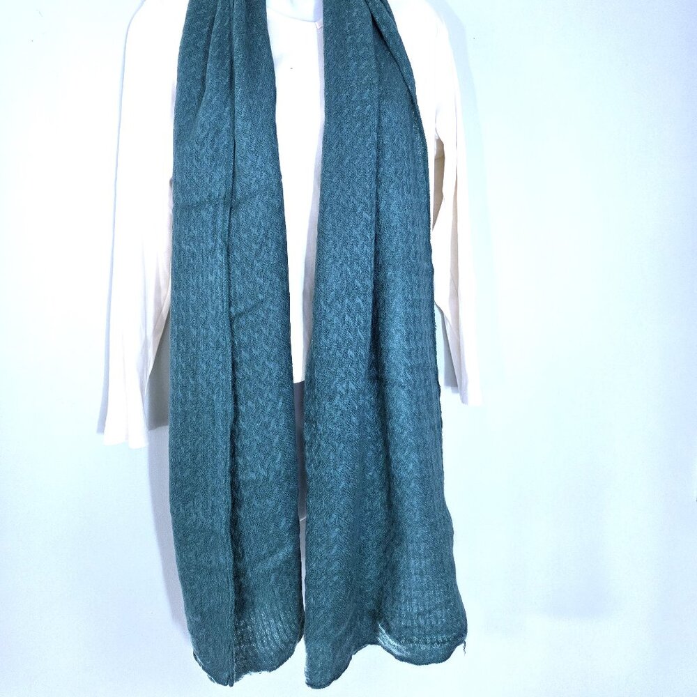 NWOT MixIt Acrylic Green Texture Knit Scarf Wrap
